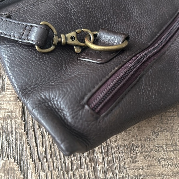 Hobo Slay Convertible Sling - Picture 13 of 16